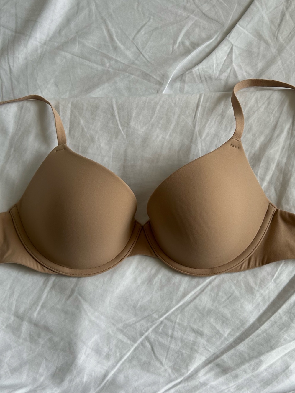 SKIMS Smooth Moulded Bra in Tan